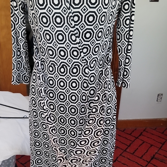Cynthia Rowley Black and White Wrap Dress with  Long Sleeves - Picture 10 of 11